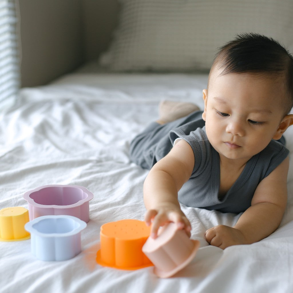 Learning Time Nesting Cups Turning 1 Series - Mainan Tumpuk Bayi Silikon Food Grade Usia 9-24 Bulan