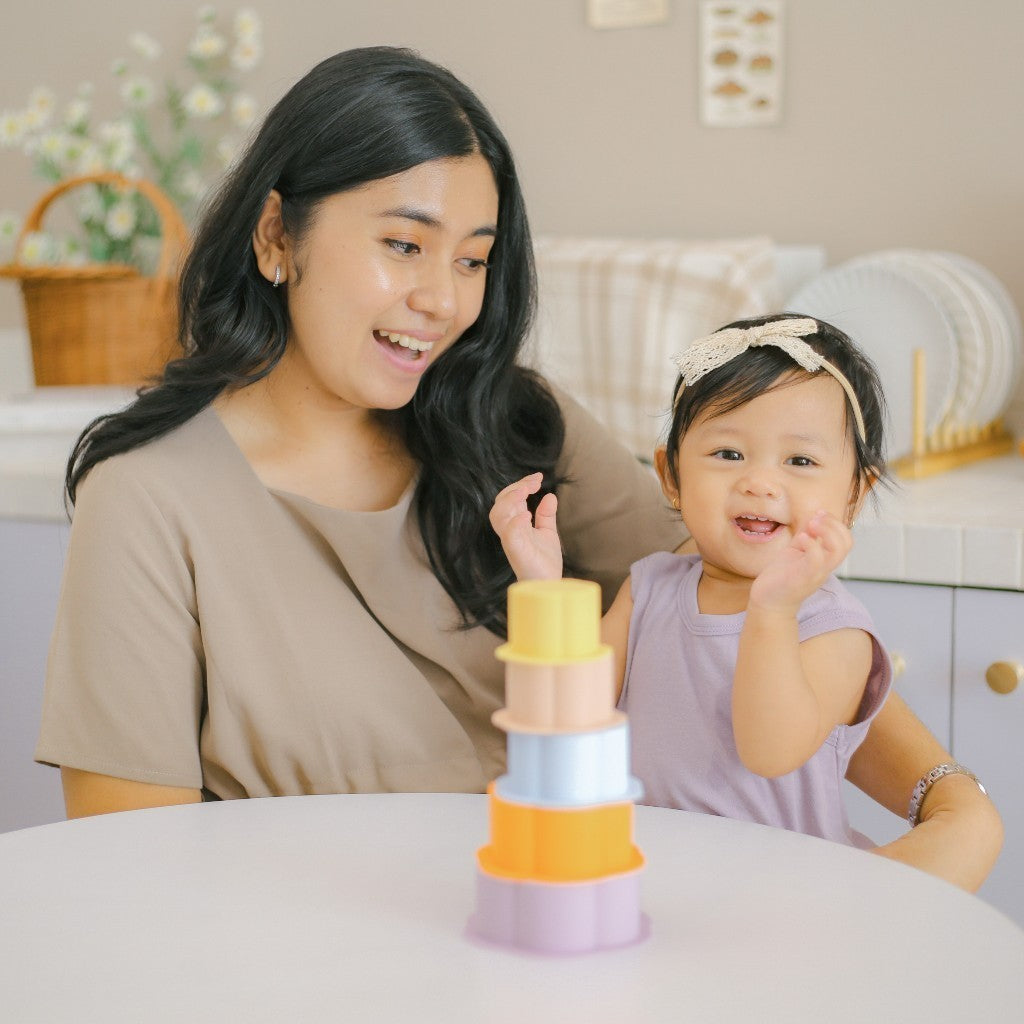 Learning Time Nesting Cups Turning 1 Series - Mainan Tumpuk Bayi Silikon Food Grade Usia 9-24 Bulan
