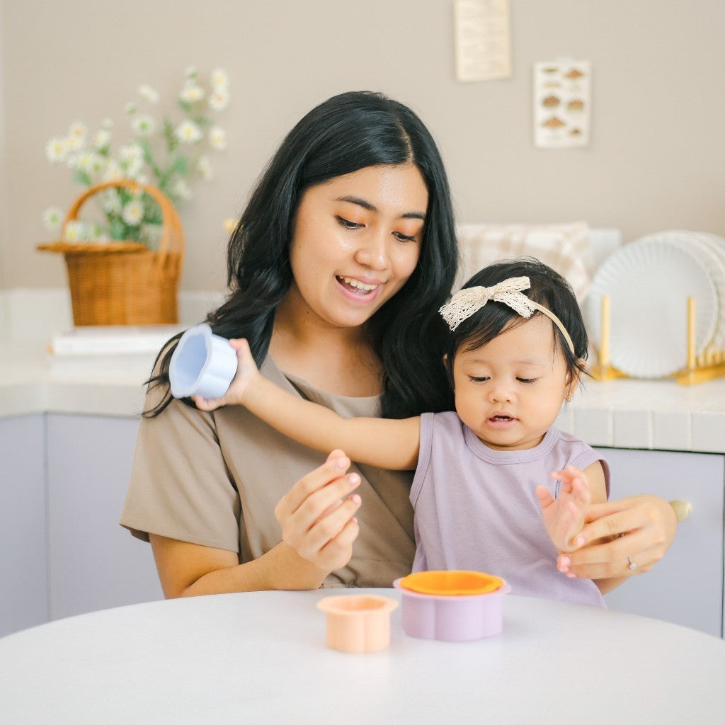 Learning Time Nesting Cups Turning 1 Series - Mainan Tumpuk Bayi Silikon Food Grade Usia 9-24 Bulan