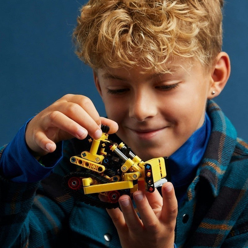 LEGO Technic 42163 Heavy-Duty Bulldozer Set (195 Pieces) Mainan Balok (7 Tahun+)