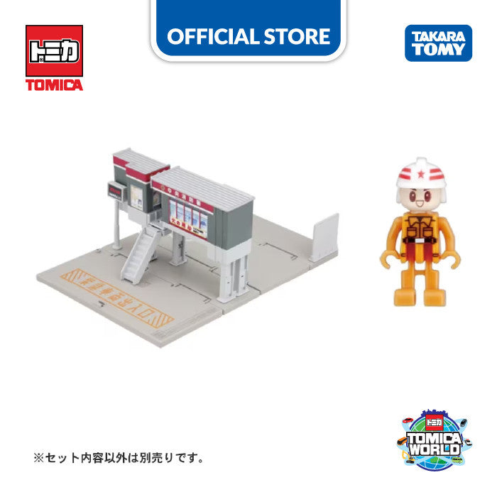 Tomica World Town Fire Station w/ Firefighter