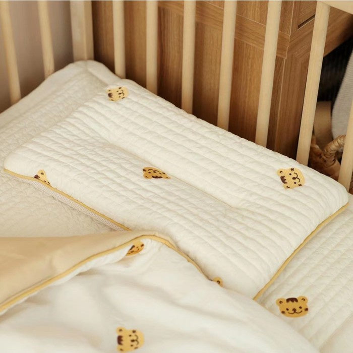 Kuma Baby Pillow Kotak Anti Peang Bear 40x25 YT061