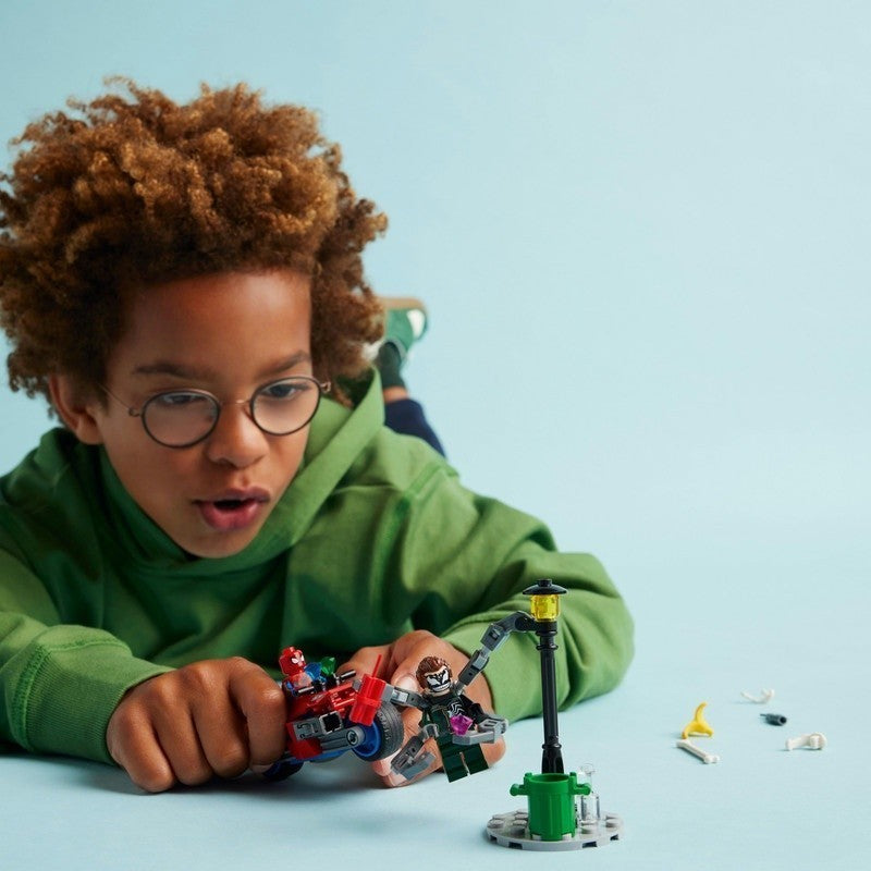 LEGO Super Heroes Marvel 76275 Motorcycle Chase: Spider-Man vs. Doc Ock (77 Pieces) Super Heroes Toys (6 Tahun+)