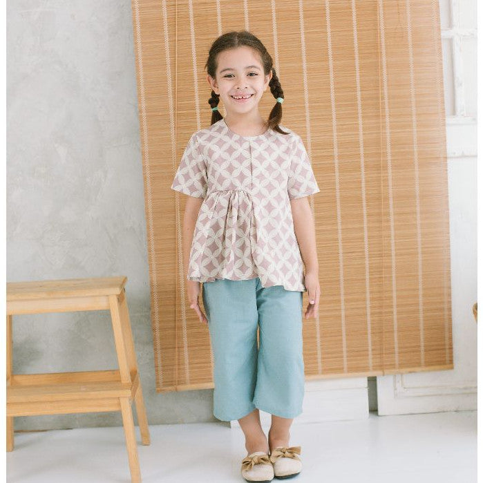 ARDENLEON Setelan Anak Perempuan Saraswati Batik Set 2.0