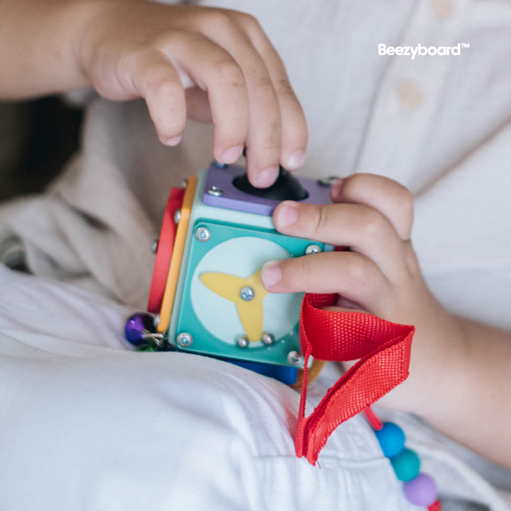 Beezyboard - Busycube Easy 3 - mainan traveling/mainan papan sibuk/mainan kayu/mainan praktis