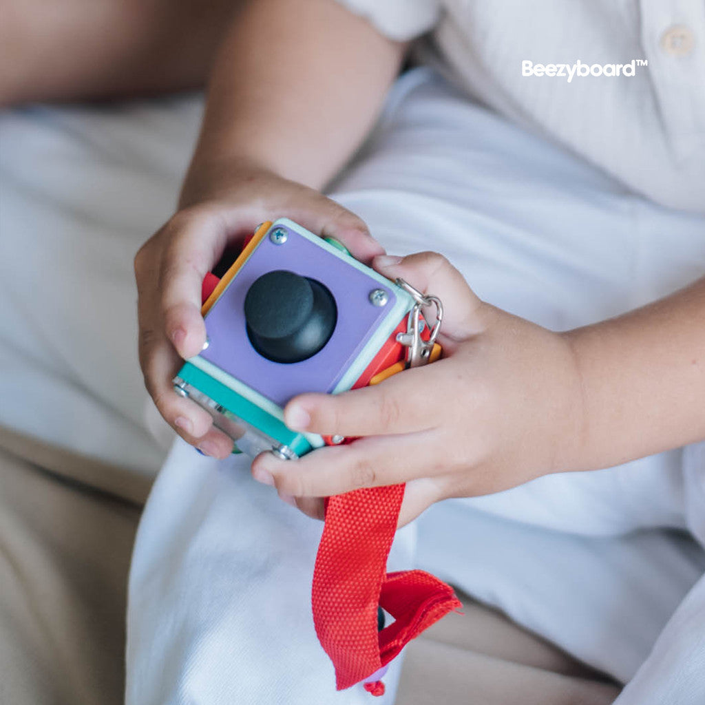 Beezyboard - Busycube Easy 3 - mainan traveling/mainan papan sibuk/mainan kayu/mainan praktis